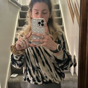 YOUNG FABULOUS & BROKE // Juliette Crewneck tie dye pattern